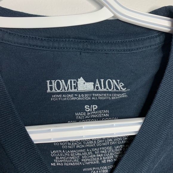 Home Alone Christmas T-Shirt - Picture 2 of 3